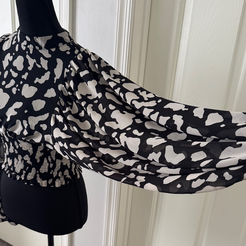 SHEIN Black and White Patterned Blouse - Picture 3 of 6
